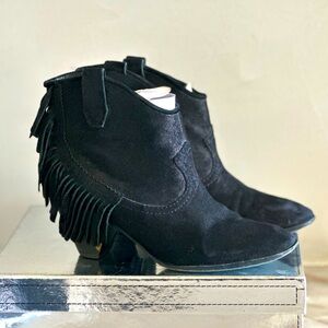 Belle by Sigerson Morrison - Sz 8.5 Black Suede Fringe Booties
